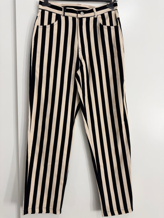 Pantalon raya media vertical con bolsillo