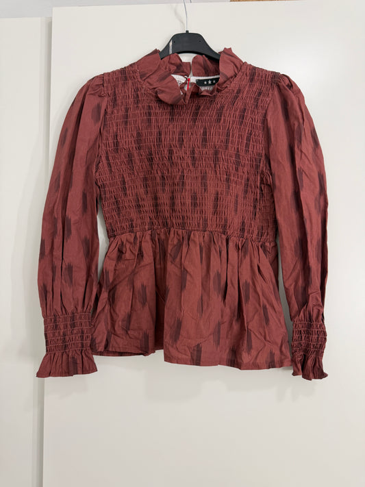 Camisa manchas difuminadas con cuerpo fruncido