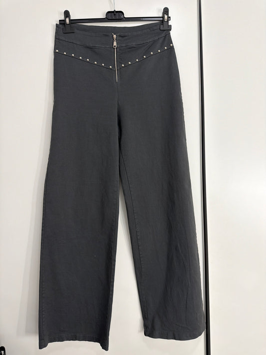 Pantalón tachas