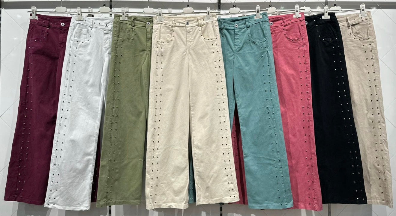 Pantalones tachuelas