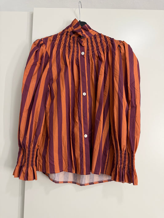 Camisa picos con cuello y puños fruncidos