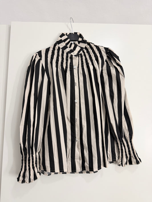 Camisa picos con cuello y puños fruncidos